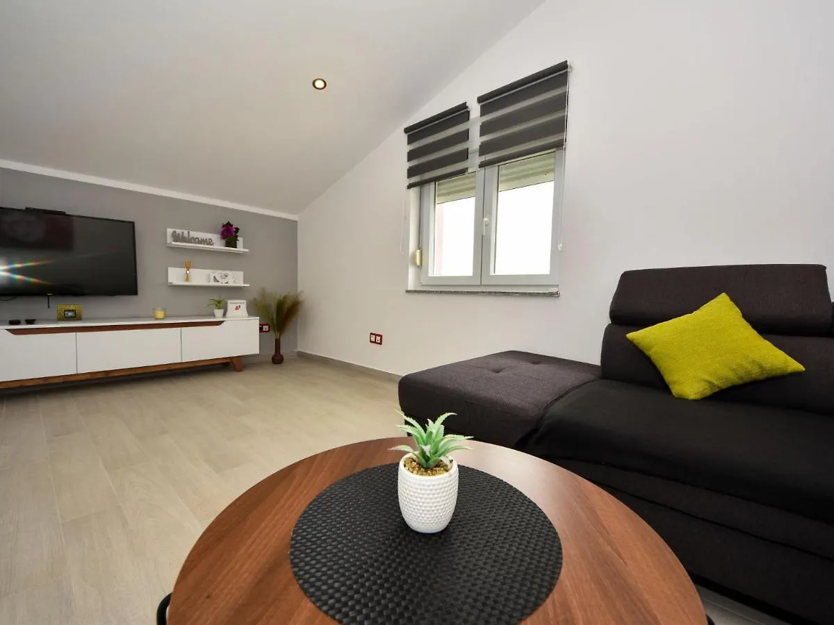 Apartment Ika By Interhome Maslenica