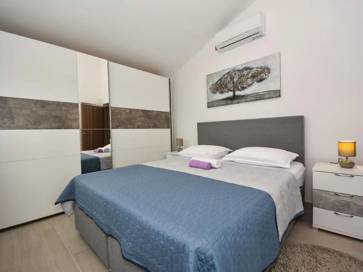Apartment Ika By Interhome Maslenica