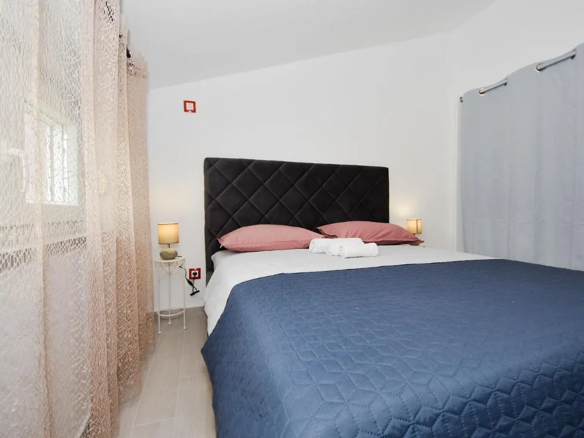 Apartment Ika By Interhome Maslenica